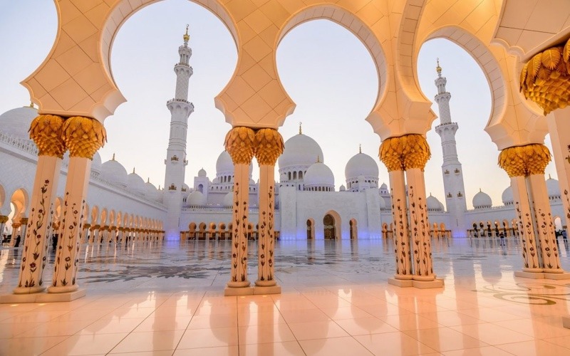 White mosque in Abu Dhabi