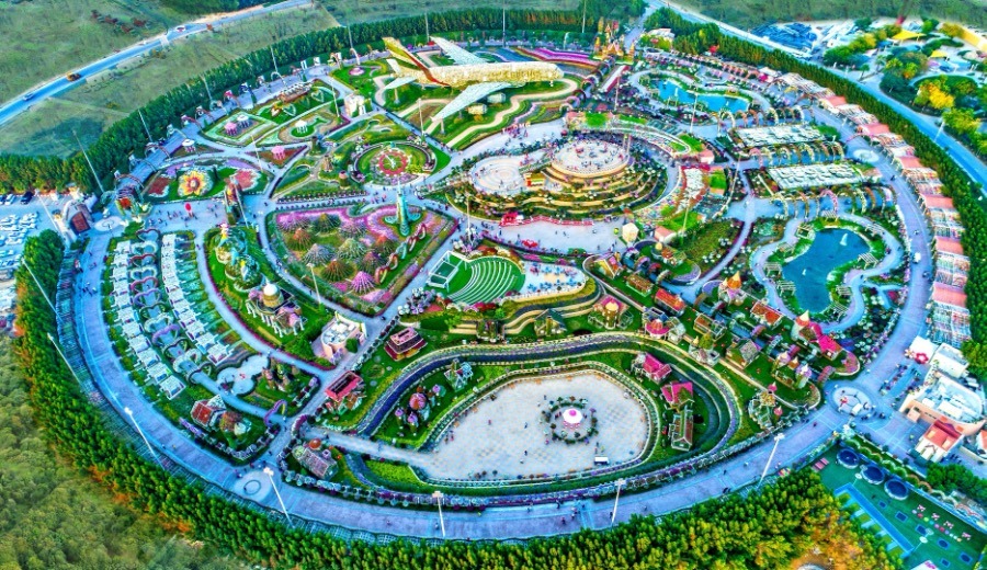 Dubai Miracle Garden - flower kingdom from a fairy tale